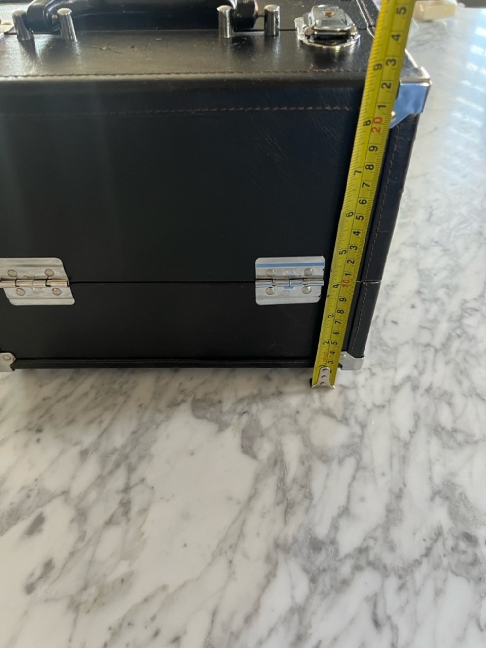 Train Makeup Case - Picture 7 of 8